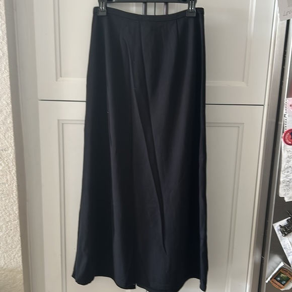 Black skirt ( box 6) - Picture 2 of 3